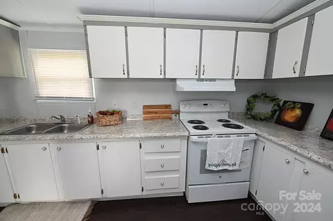 Kitchen - 1690 Amy Dr, Conover, NC 28613 photo 6 of 8