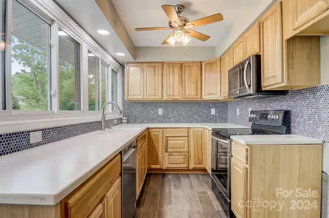 Kitchen - 40 Overlook Dr, Clyde, NC 28721 photo 1 of 3