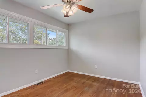 Bedroom - 40 Overlook Dr, Clyde, NC 28721 photo 3 of 6