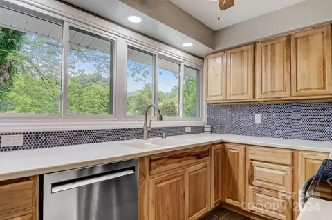 Kitchen - 40 Overlook Dr, Clyde, NC 28721 photo 3 of 3