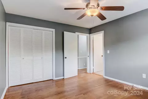 Bedroom - 40 Overlook Dr, Clyde, NC 28721 photo 6 of 6