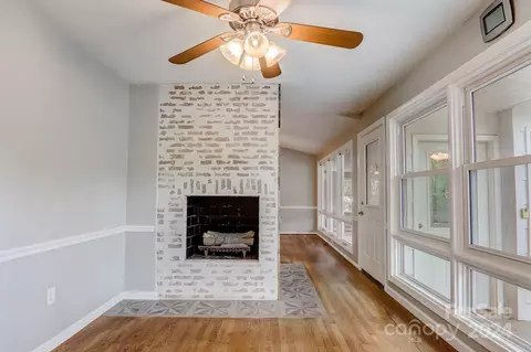 Living - 40 Overlook Dr, Clyde, NC 28721 photo 2 of 3