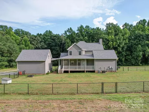 174 Endsgate B Rd #B, Clover, SC 29710 photo 5