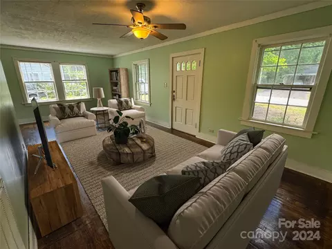 186 7th St, Taylorsville, NC 28681