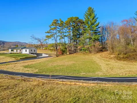 318 Terra Ridge Ln, Fletcher, NC 28732
