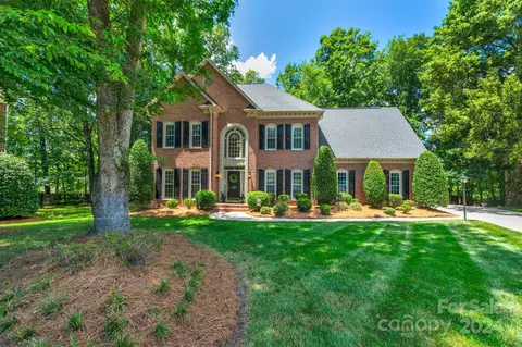2207 Streatley Ln, Matthews, NC 28105