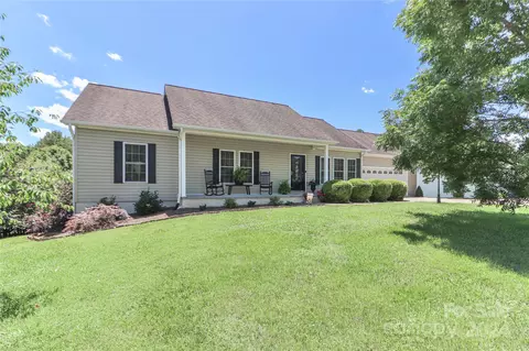 168 Falling Creek Dr, Statesville, NC 28625
