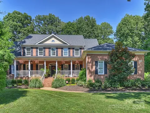 5064 Cambridge Oaks Dr, Matthews, NC 28104