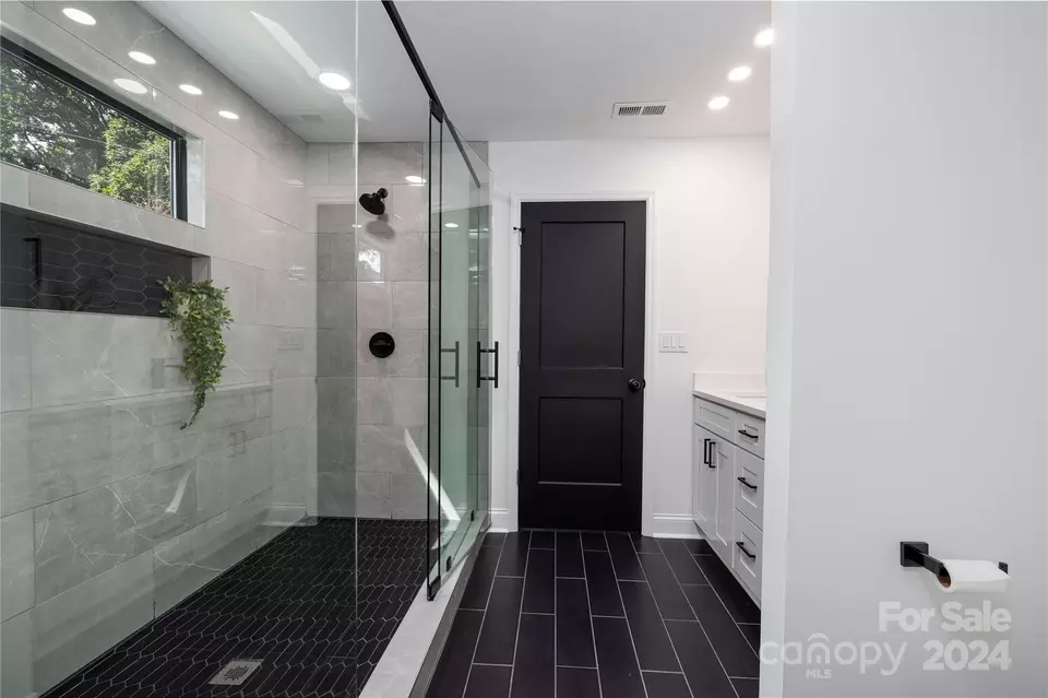  1329 Plumstead Rd, Charlotte, NC 28216 photo 18