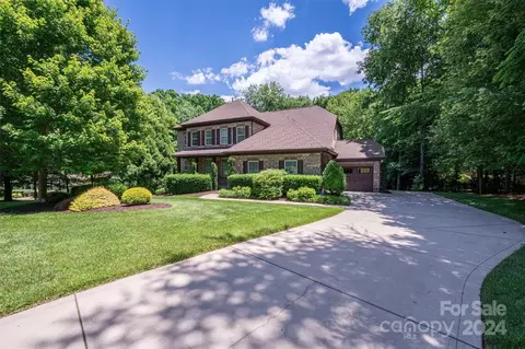 12427 Elkhorn Dr, Charlotte, NC 28278