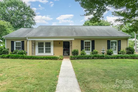 15829 Fairfield Dr, Matthews, NC 28104