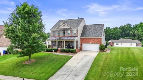 136 Pecan Hills Dr, Mooresville, NC 28115