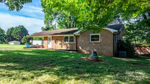 1675 Morningside Dr, Newton, NC 28658