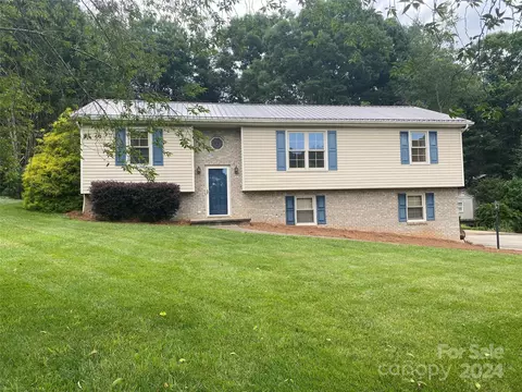 206 Timber Ridge Dr, Lenoir, NC 28645