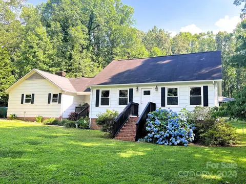 211 Todd Dr, Bessemer City, NC 28016