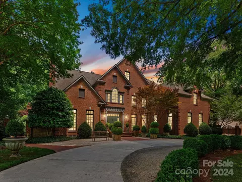 4401 Cameron Oaks Dr, Charlotte, NC 28211