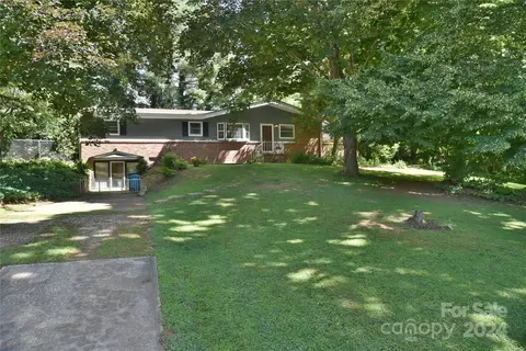 100 College Cir, Swannanoa, NC 28778