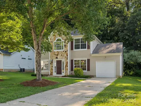 5916 Black Bear Ct, Charlotte, NC 28214