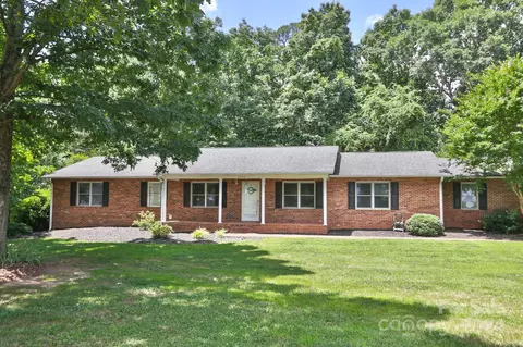 2833 Smithtown Rd, East Bend, NC 27018