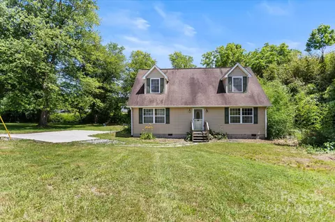 915 Shepherd St, Hendersonville, NC 28792