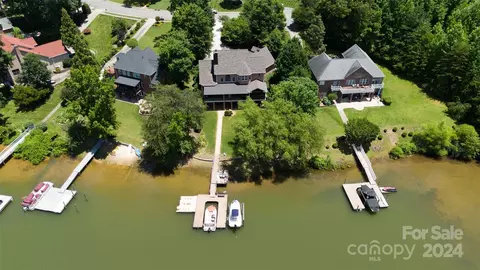 180 W Maranta Rd, Mooresville, NC 28117