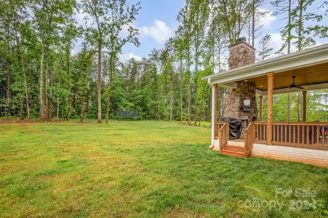 Exterior - 513 Arrow Point Ln, Davidson, NC 28036 photo 3 of 5