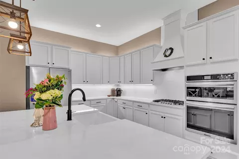 Kitchen - 513 Arrow Point Ln, Davidson, NC 28036 photo 3 of 3