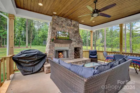 Exterior - 513 Arrow Point Ln, Davidson, NC 28036 photo 4 of 5