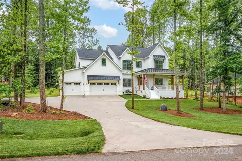 513 Arrow Point Ln, Davidson, NC 28036
