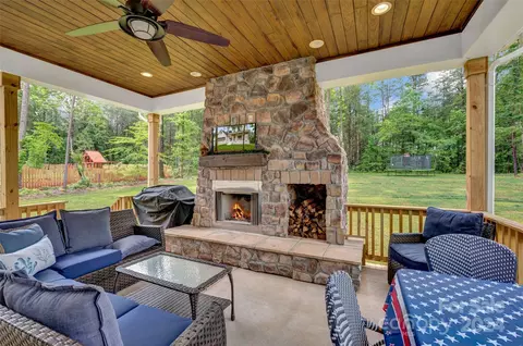 Exterior - 513 Arrow Point Ln, Davidson, NC 28036 photo 5 of 5
