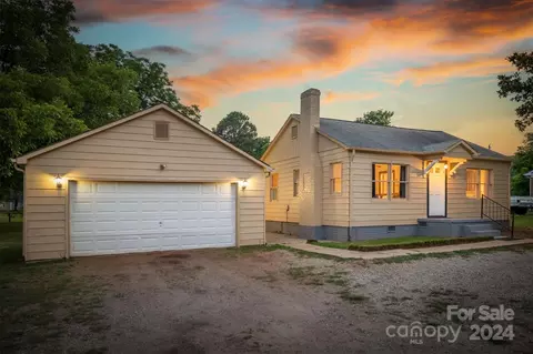 2141 Dove St, Newton, NC 28658