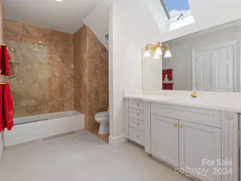 Bath - 1767 Ridge Way St, Sylva, NC 28779 photo 4 of 4
