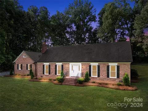 304 Fallingbrook Dr, Belmont, NC 28012