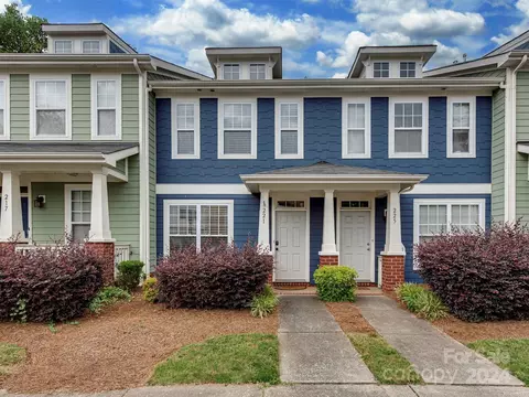 221 Hurston Cir, Charlotte, NC 28208