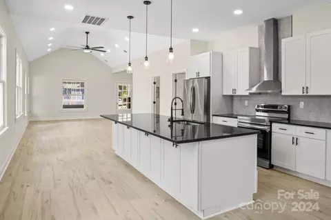 200 S Long St, Salisbury, NC 28144