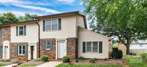 1330 5th 197 St #197, Hickory, NC 28601