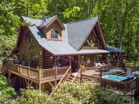 152 Yonah Dr, Maggie Valley, NC 28751