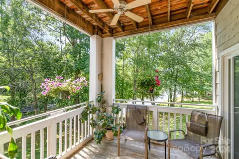 749 Peninsula Dr, Davidson, NC 28036 photo 4