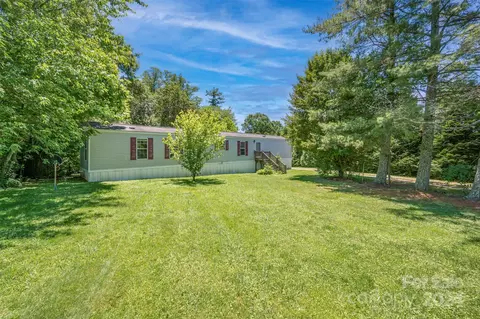 232 Gibbs Rd, Hendersonville, NC 28792