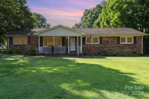 4500 Dawnwood Dr, Gastonia, NC 28056