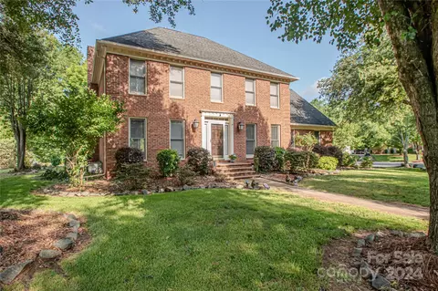 6325 Dovefield Rd, Charlotte, NC 28277