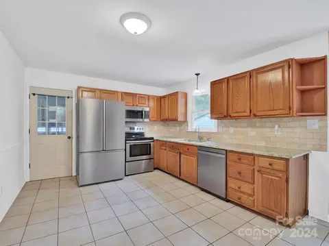 Kitchen - 1320 Crown Forest Ln, Monroe, NC 28112 photo 2 of 4