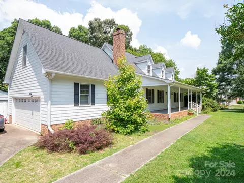 Exterior - 1320 Crown Forest Ln, Monroe, NC 28112 photo 3 of 10