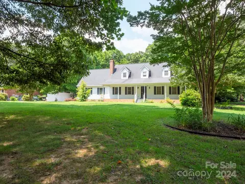 1320 Crown Forest Ln, Monroe, NC 28112