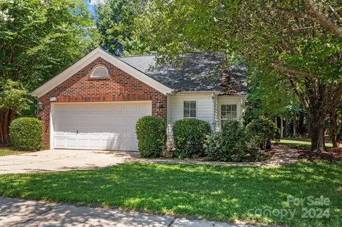 7922 Bristle Ln, Charlotte, NC 28214