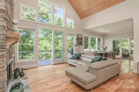 1379 Mountain Pkwy, Mill Spring, NC 28756