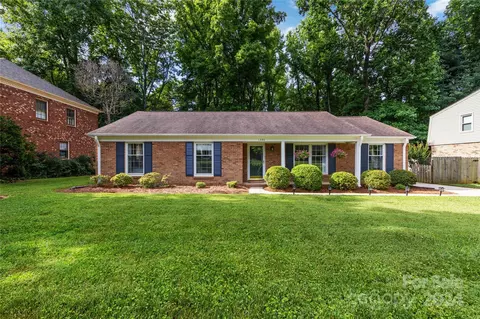 1220 Berry Ridge Rd, Charlotte, NC 28270