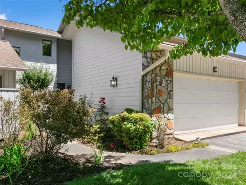 118 Deerlake Dr, Asheville, NC 28803
