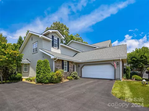 231 Towne Place Dr, Hendersonville, NC 28792