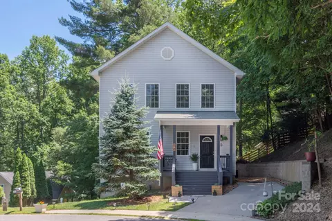 31 Grove Garden Ave, Candler, NC 28715